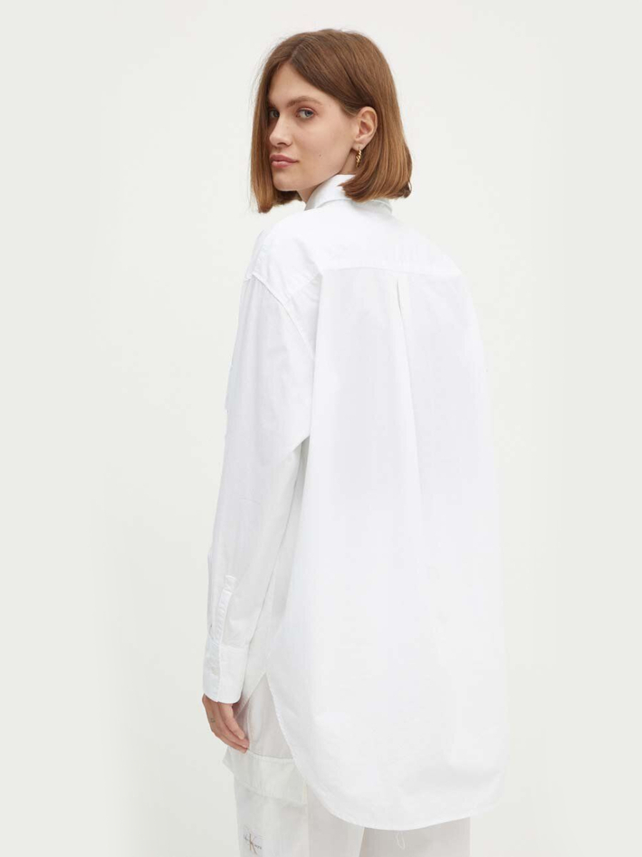 detail Calvin Klein dámská bílá košile