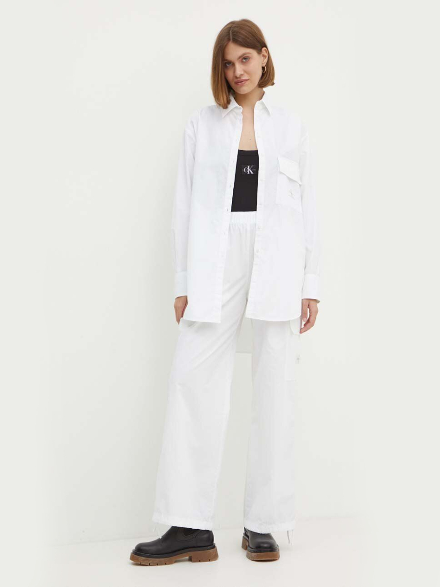 detail Calvin Klein dámská bílá košile