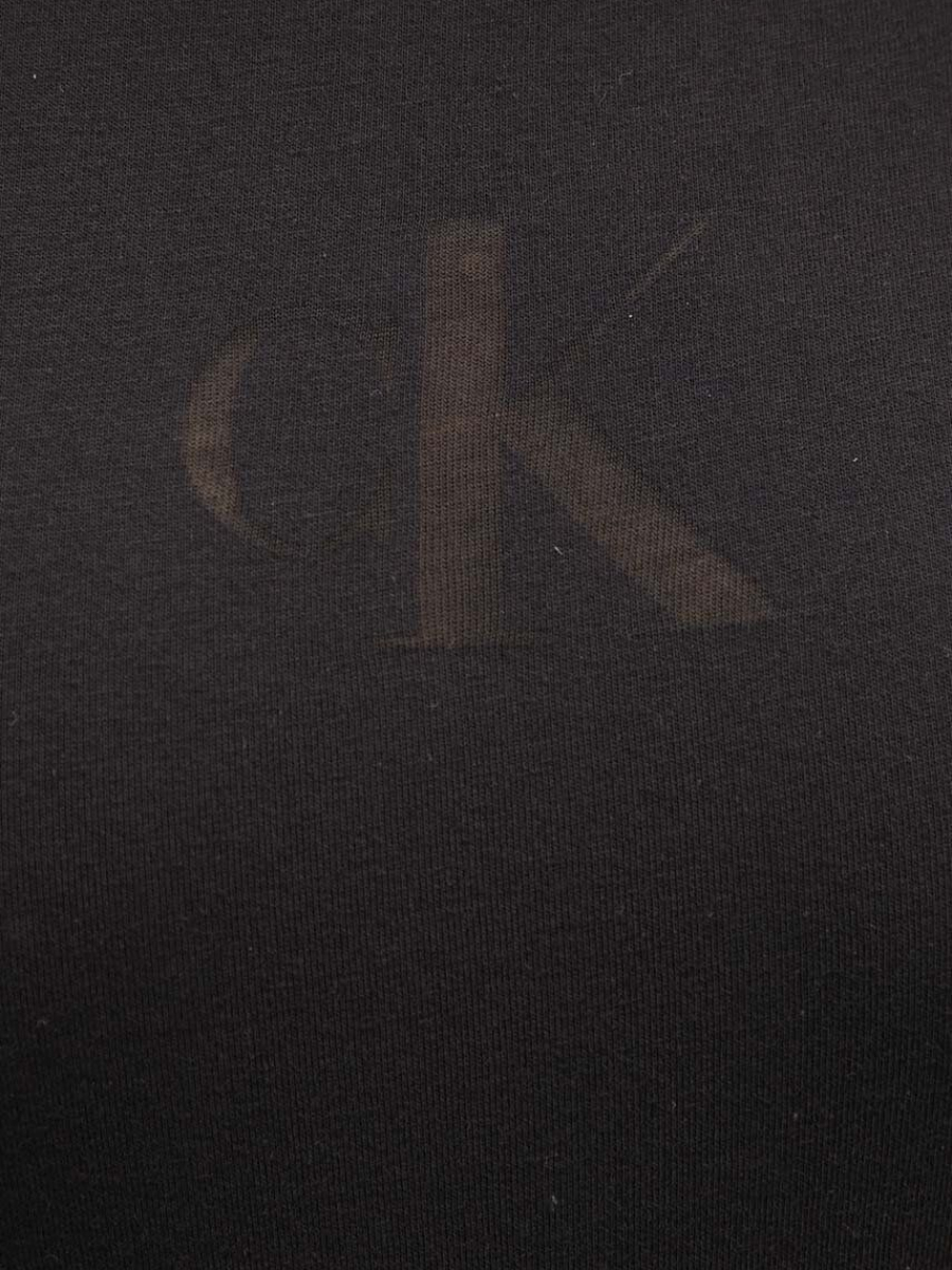 detail Calvin Klein dámské černé tričko