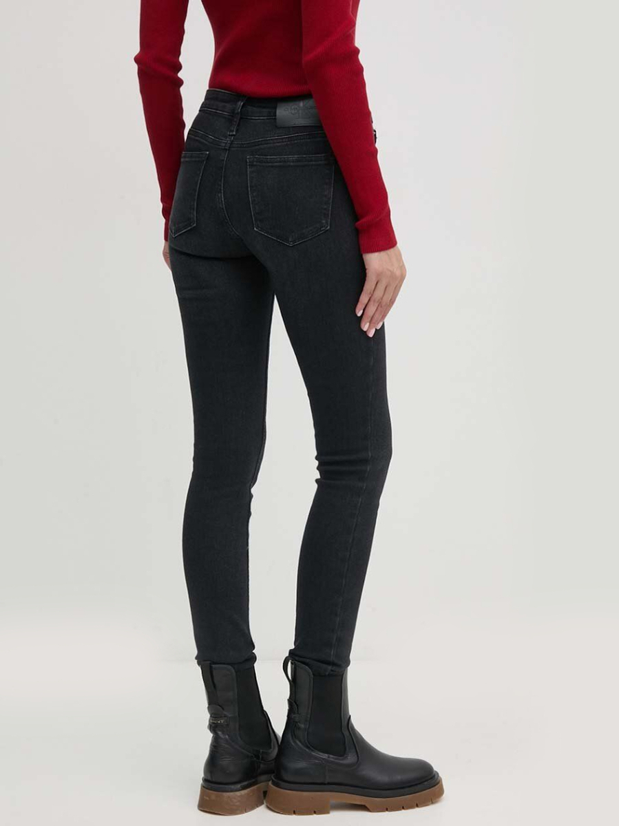 detail Calvin Klein dámské černé džíny