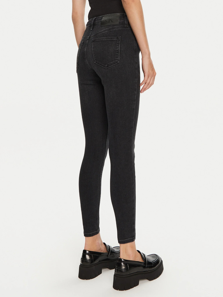 detail Calvin Klein dámské černé džíny