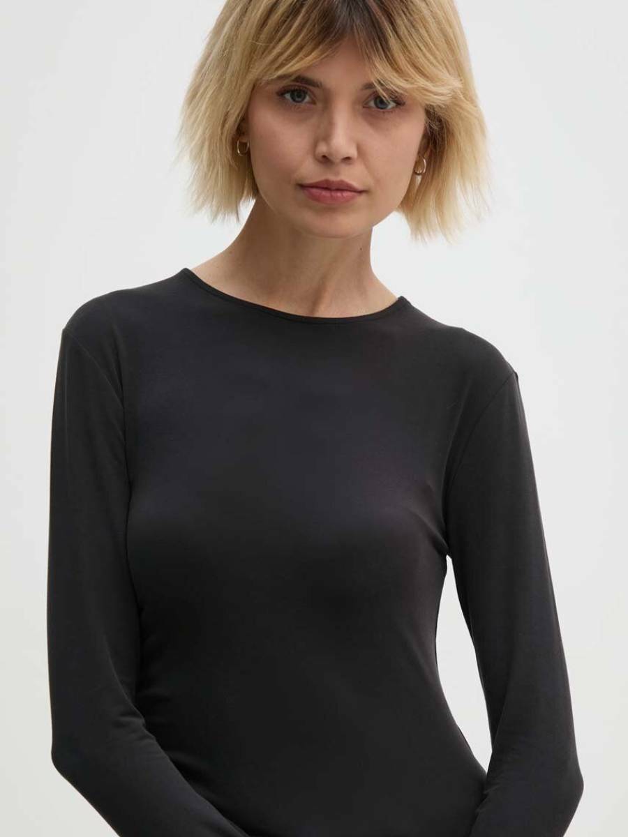 detail Calvin Klein dámské černé tričko