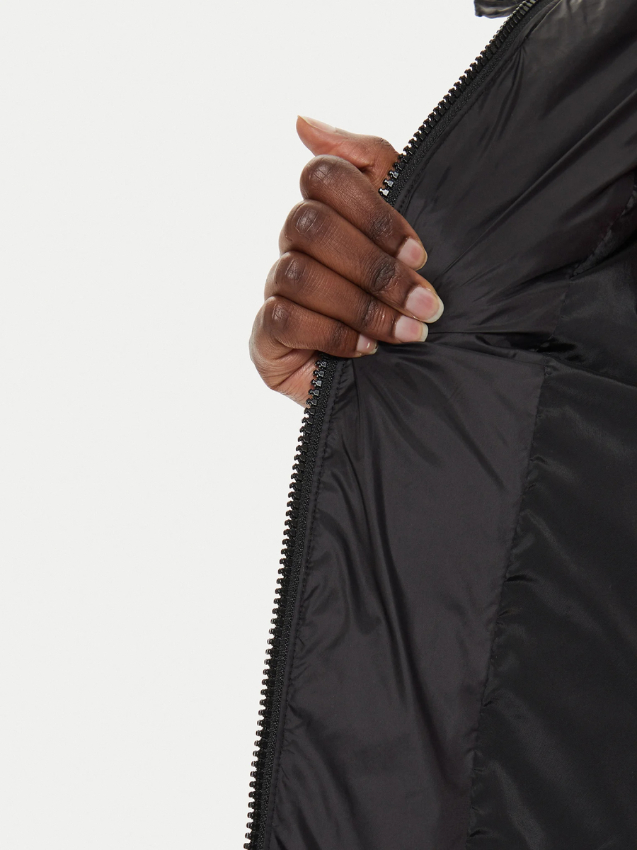 detail Calvin Klein dámská černá bunda