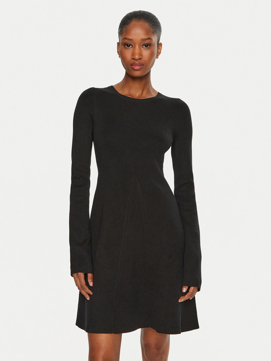 detail Calvin Klein dámské černé šaty