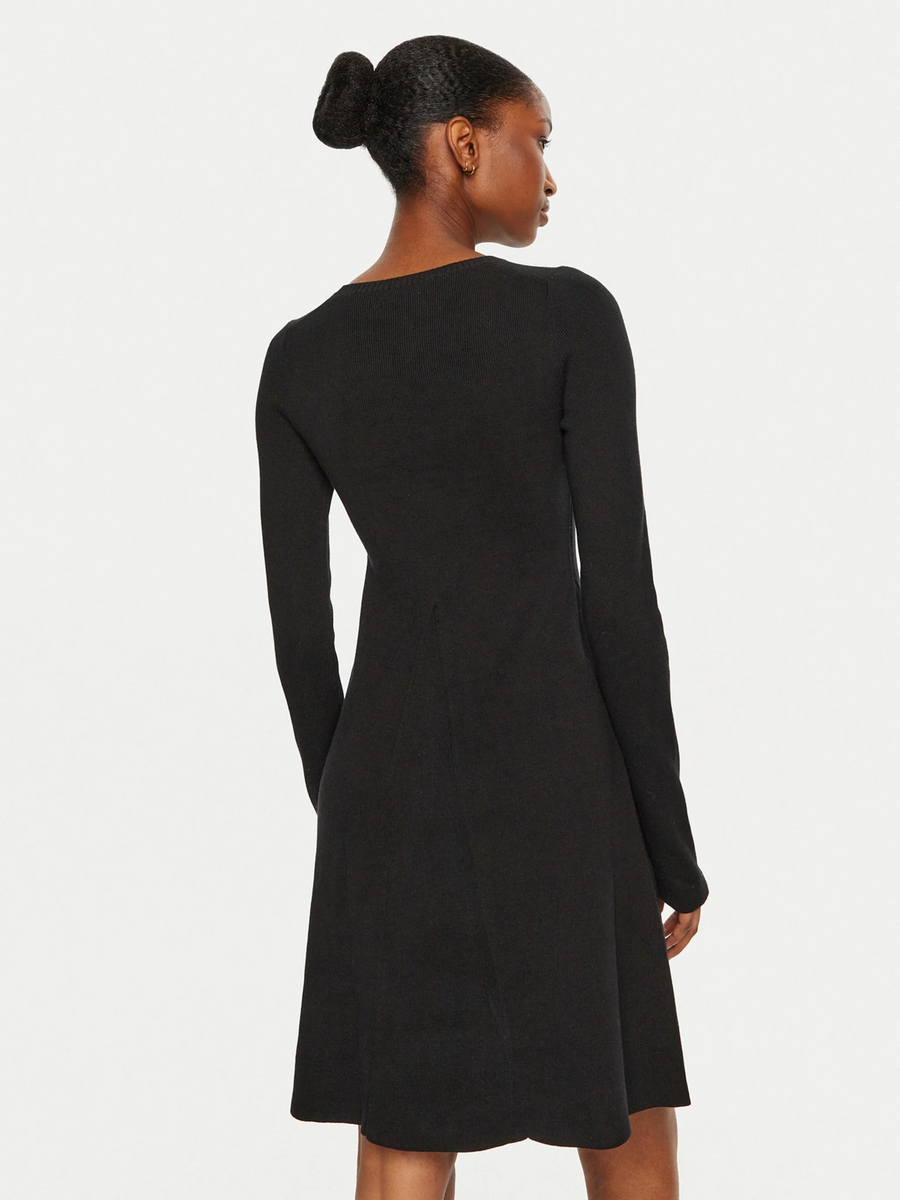 detail Calvin Klein dámské černé šaty