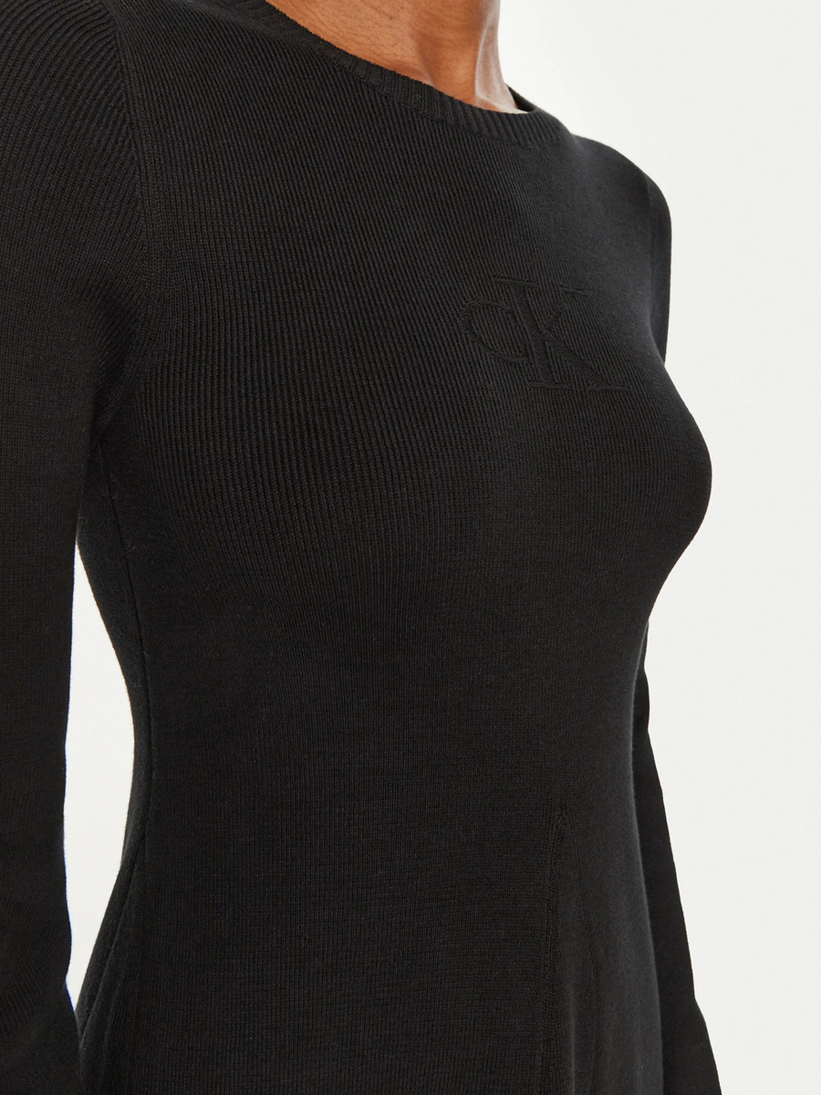detail Calvin Klein dámské černé šaty