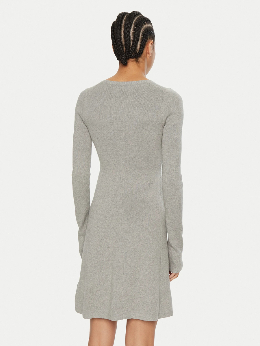 detail Calvin Klein dámské šedé šaty