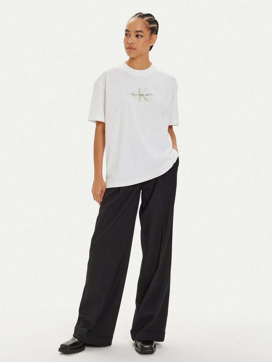 detail Calvin Klein dámské bílé tričko