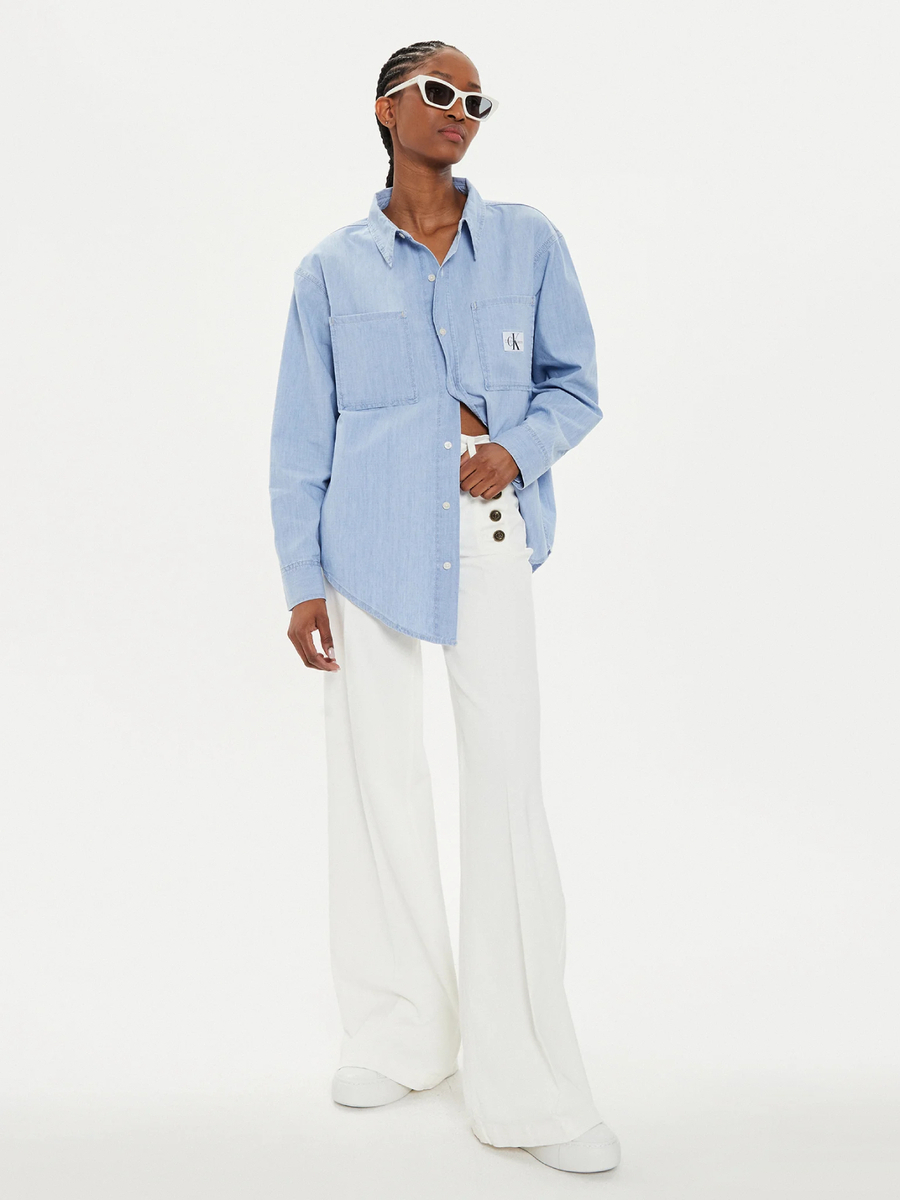 detail Calvin Klein dámská modrá košile