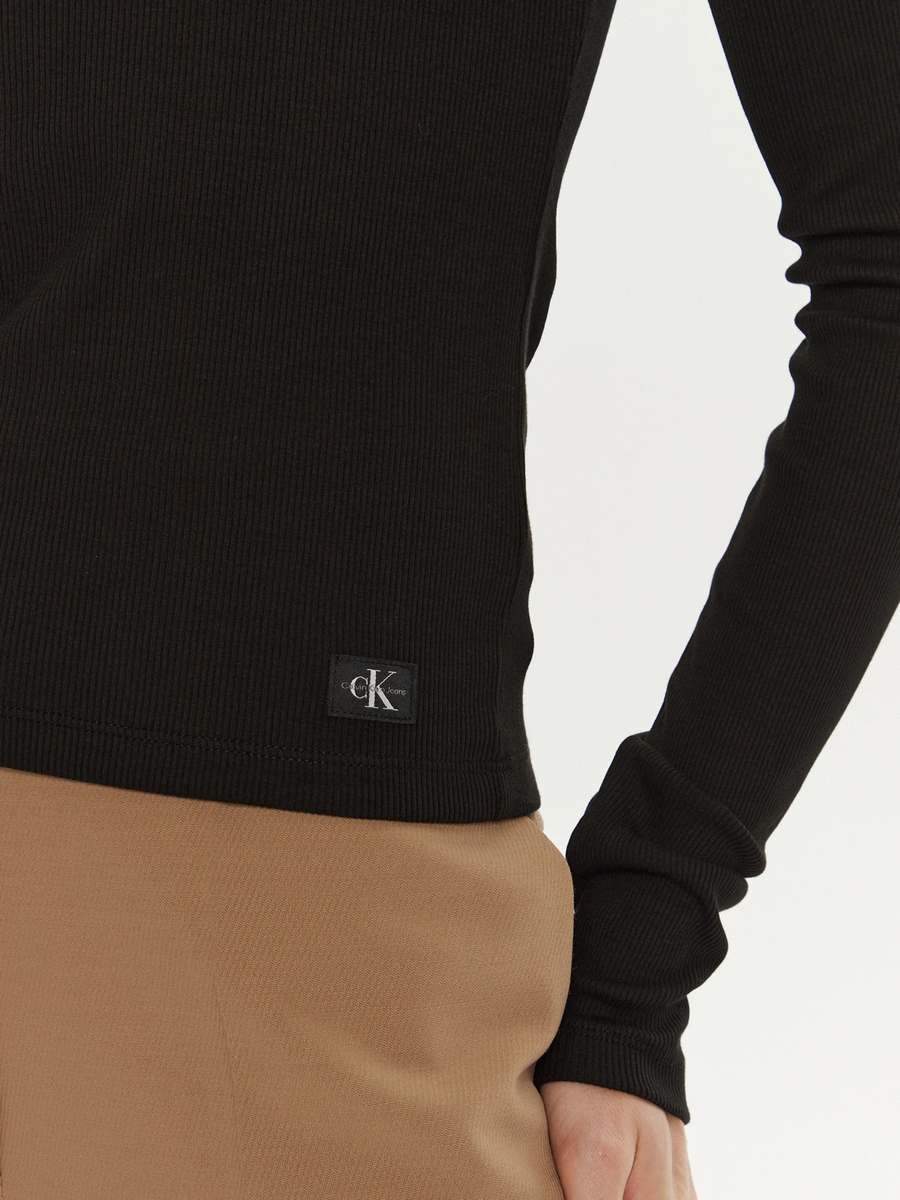detail Calvin Klein dámské černé tričko