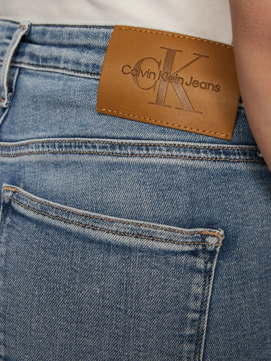 detail Calvin Klein dámské modré džíny