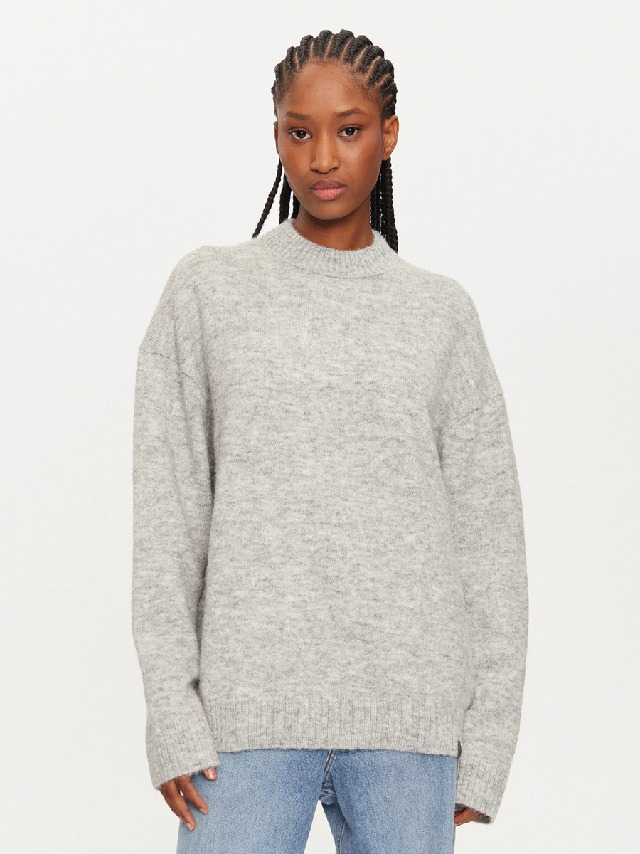 detail Calvin Klein dámský šedý svetr