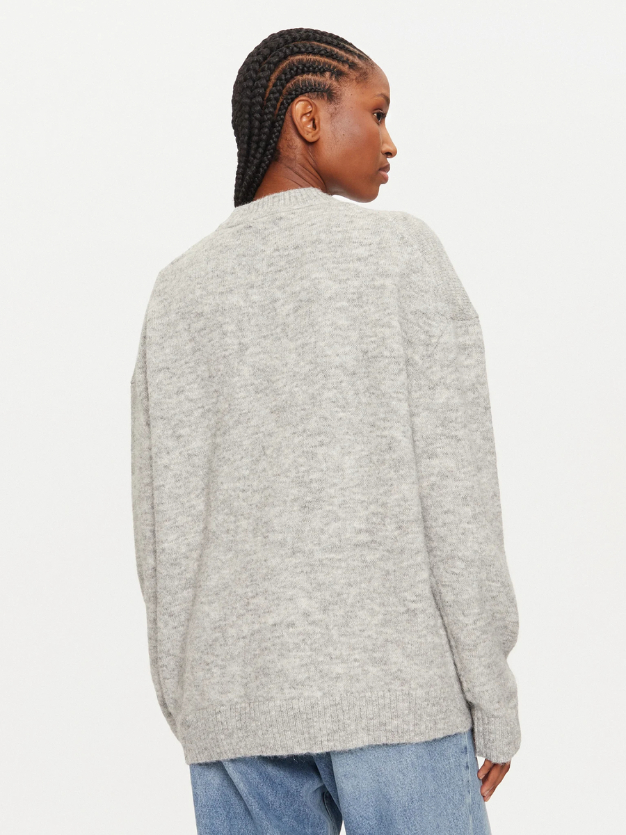 detail Calvin Klein dámský šedý svetr