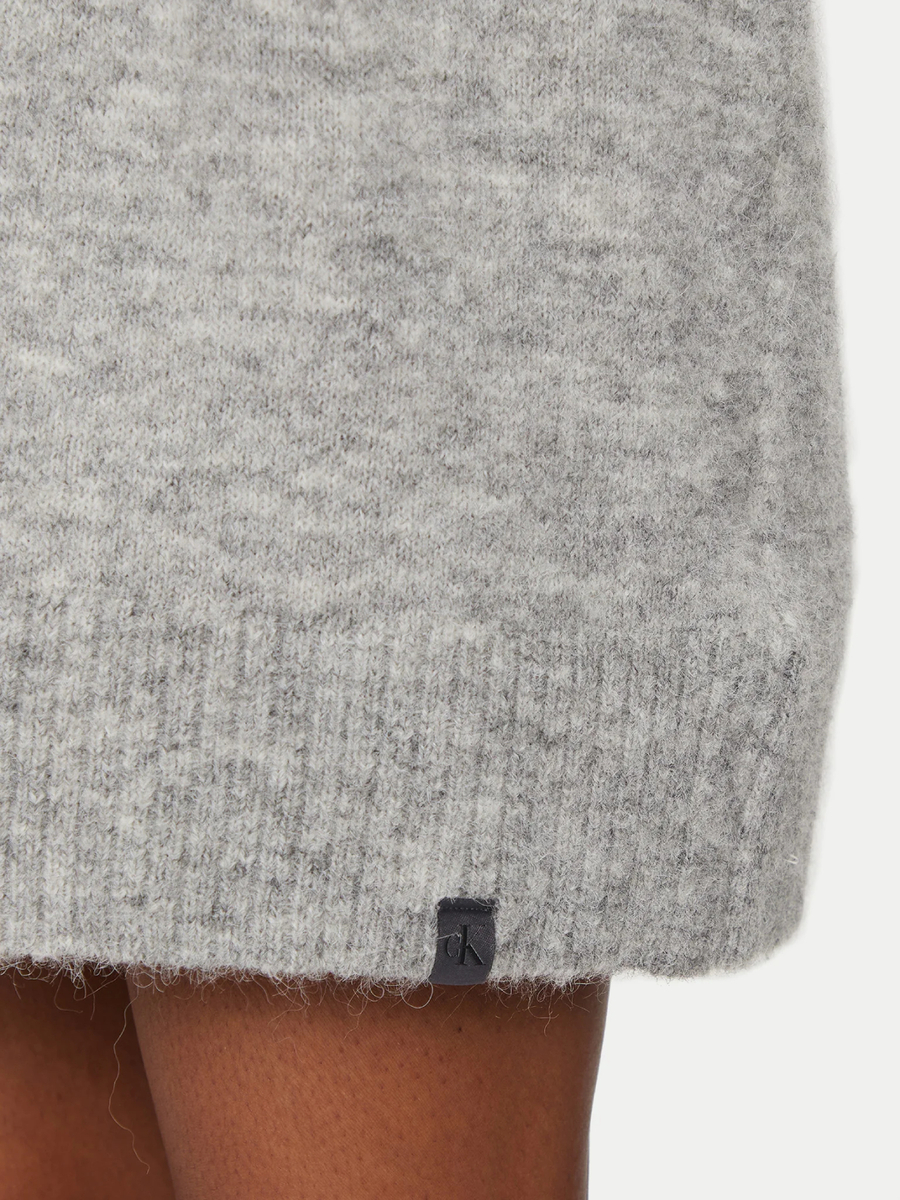 detail Calvin Klein dámské šedé šaty
