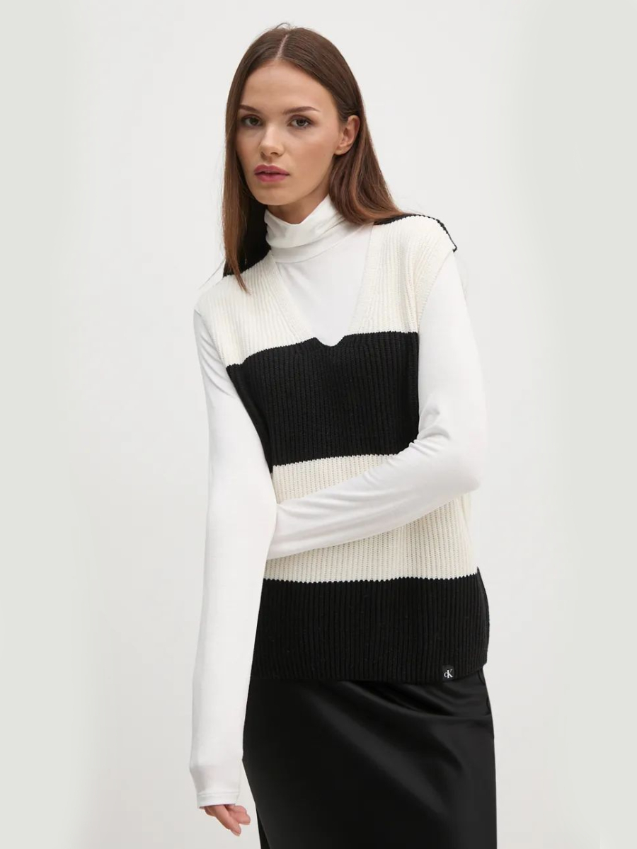 detail Calvin Klein dámská černobílá vesta