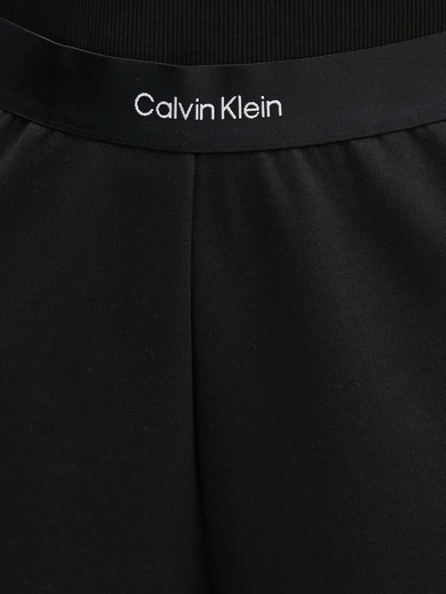 detail Calvin Klein dámské černé tepláky