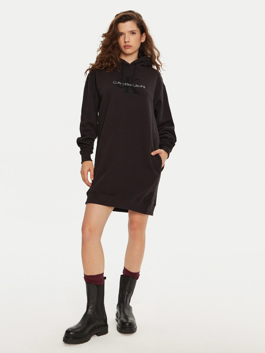 detail Calvin Klein dámské černé mikinové šaty