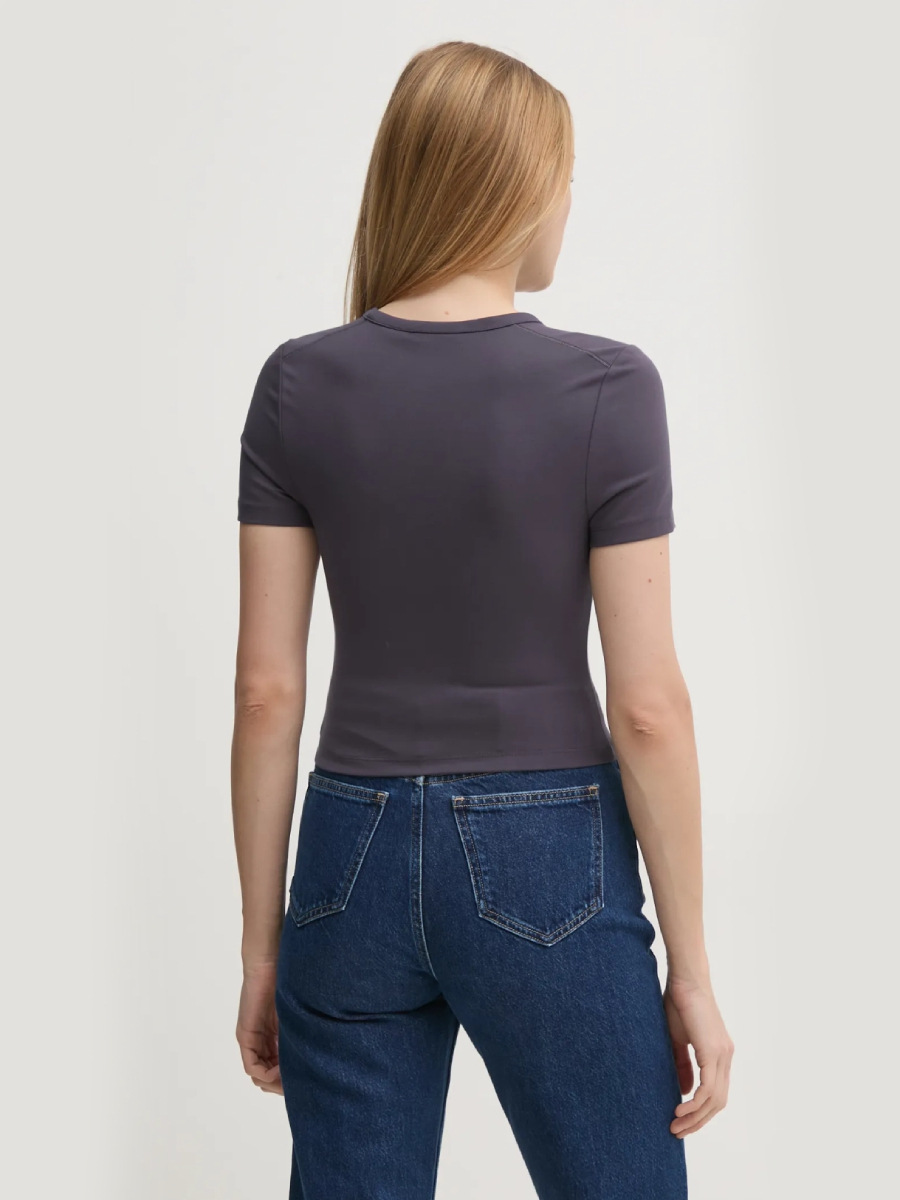 detail Calvin Klein dámský šedý top