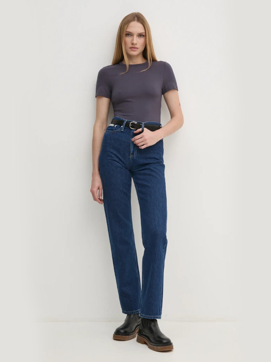 detail Calvin Klein dámský šedý top