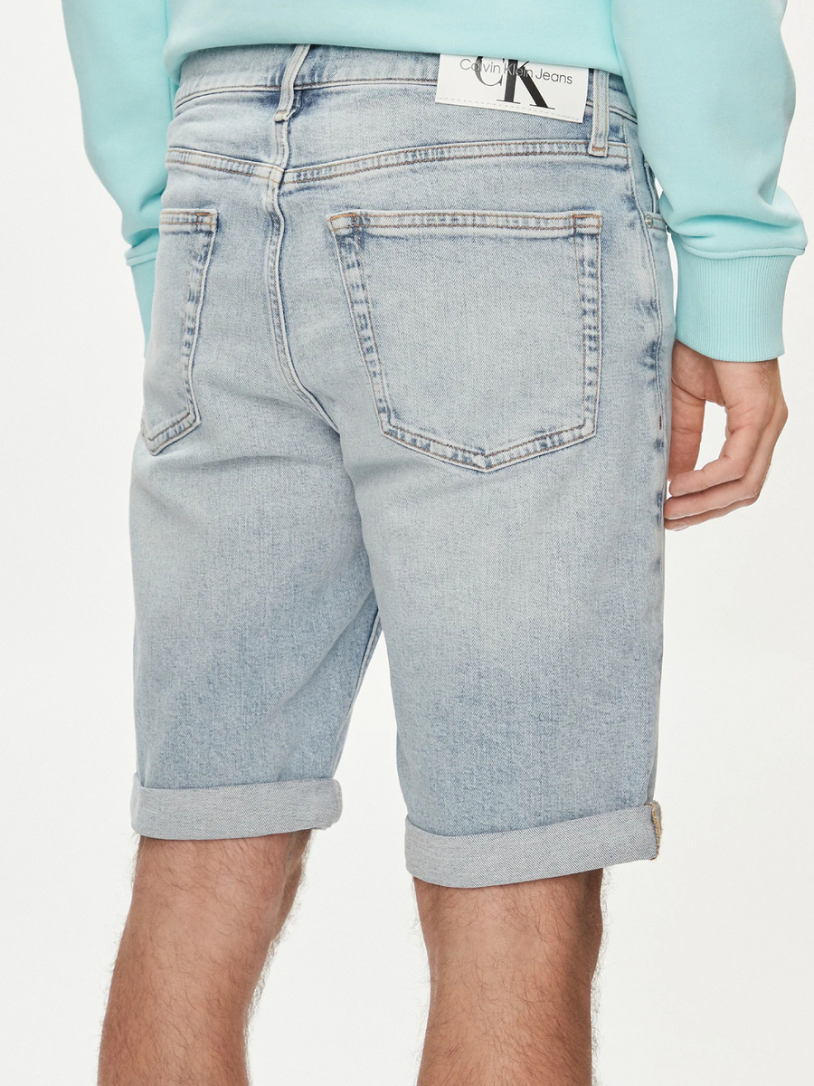 detail Calvin Klein pánské světle modré džínové šortky