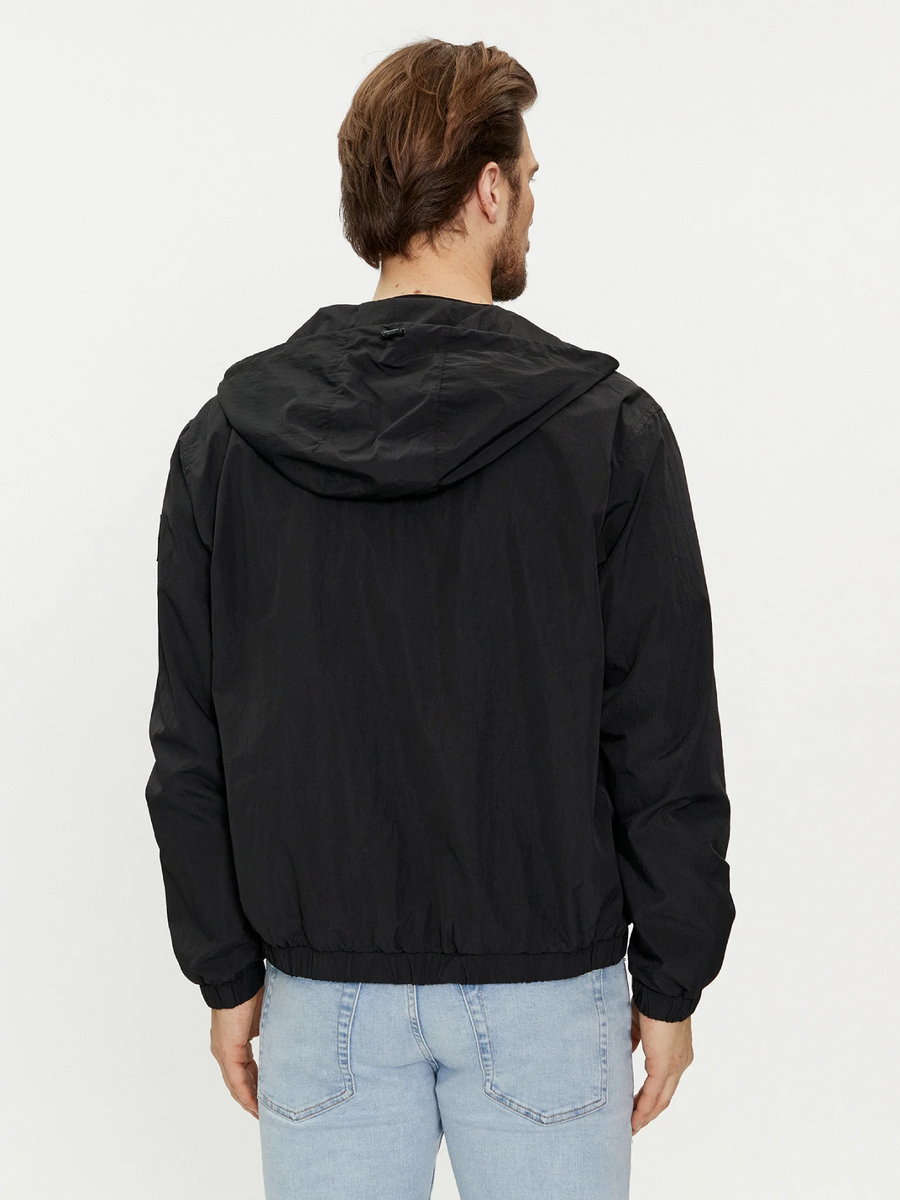 detail Calvin Klein pánská černá bunda