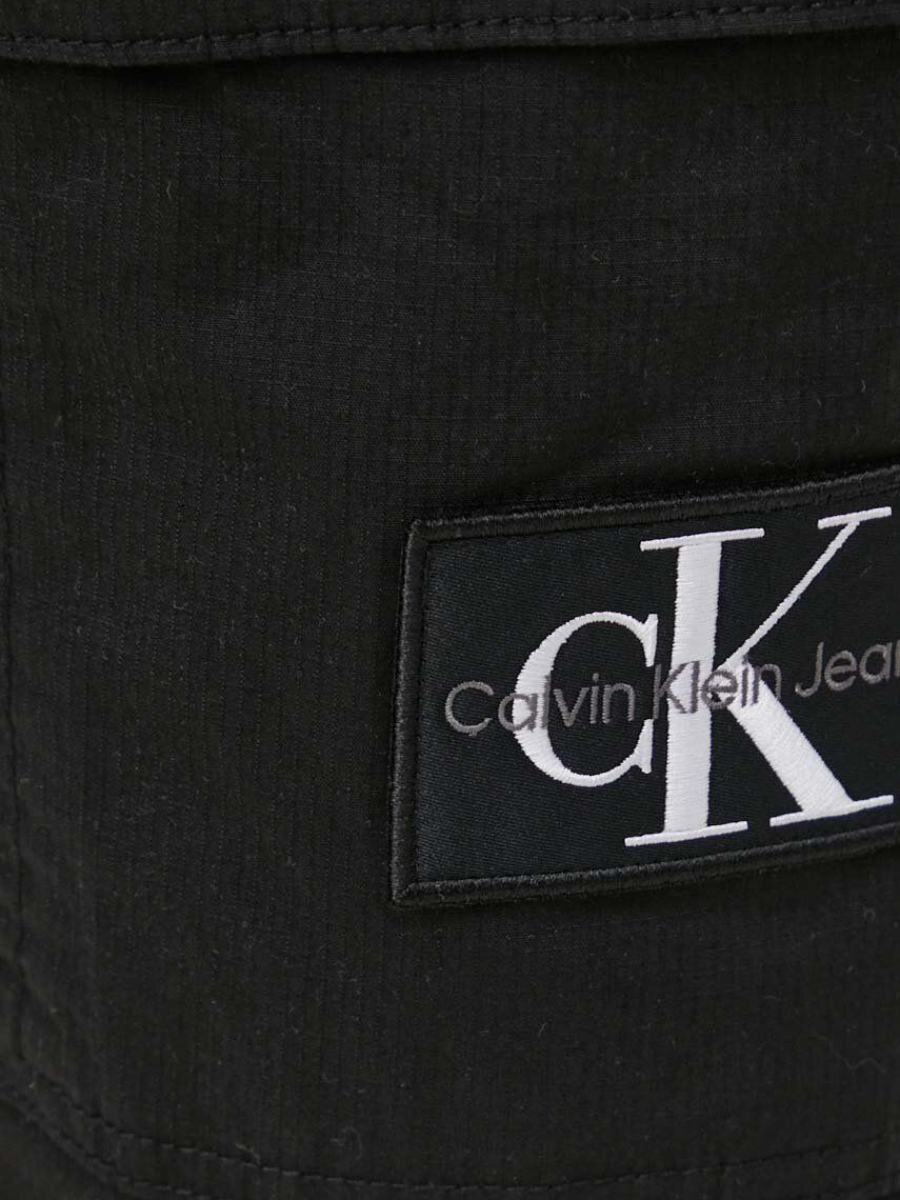 detail Calvin Klein pánské černé šortky