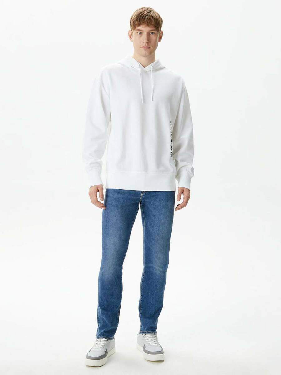 detail Calvin Klein pánská bílá mikina Diffused