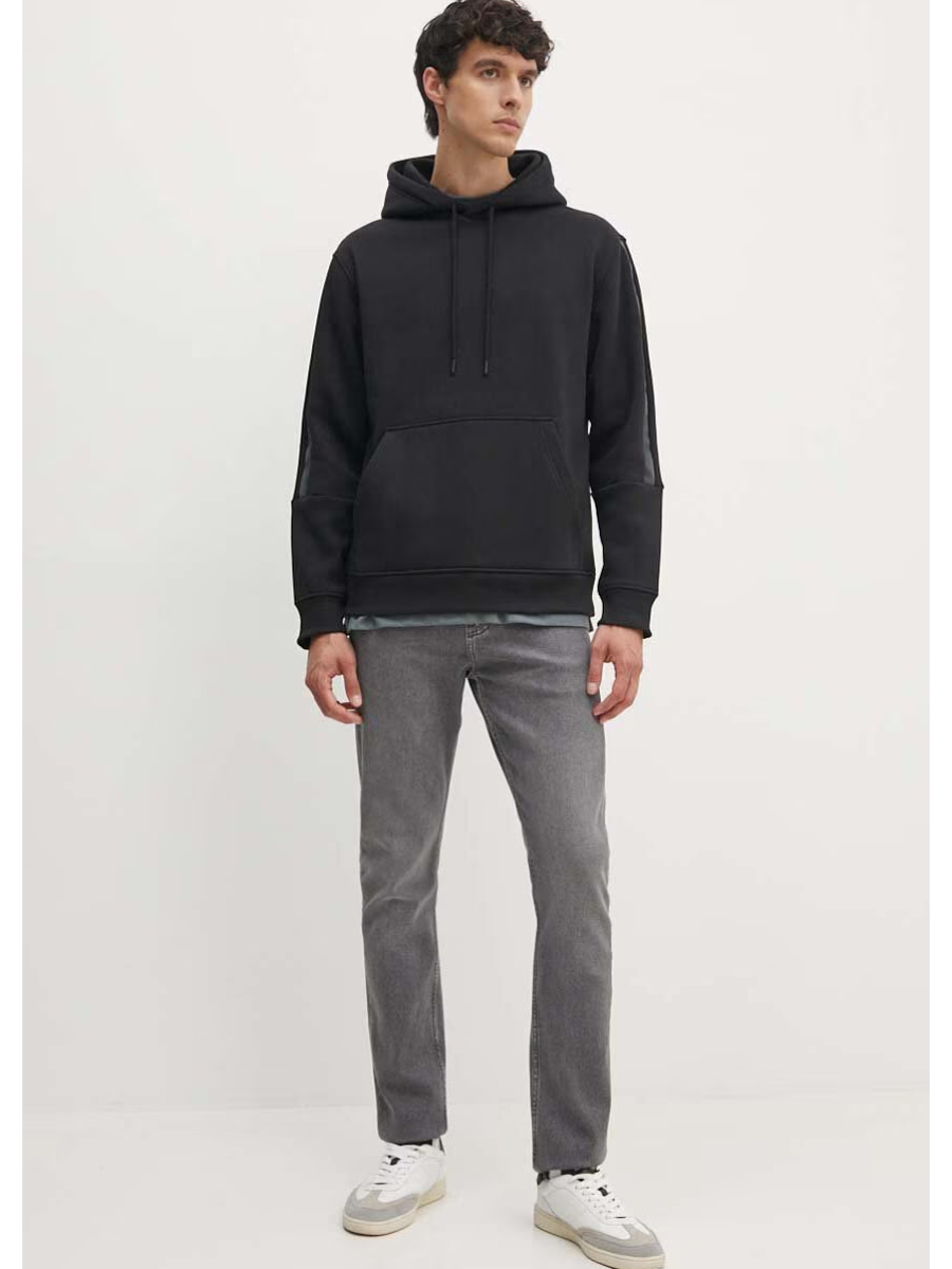 detail Calvin Klein pánská černá mikina