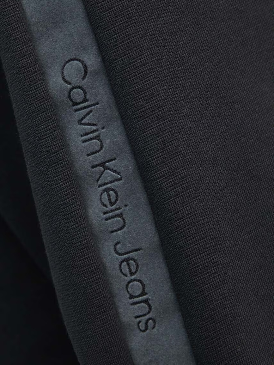 detail Calvin Klein pánská černá mikina