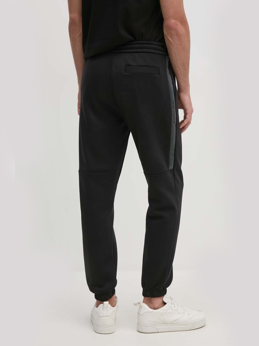 detail Calvin Klein pánské černé tepláky