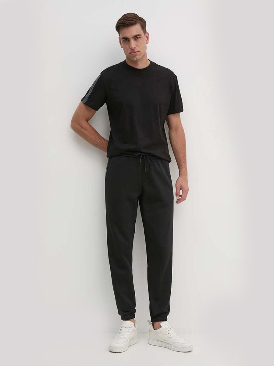 detail Calvin Klein pánské černé tepláky