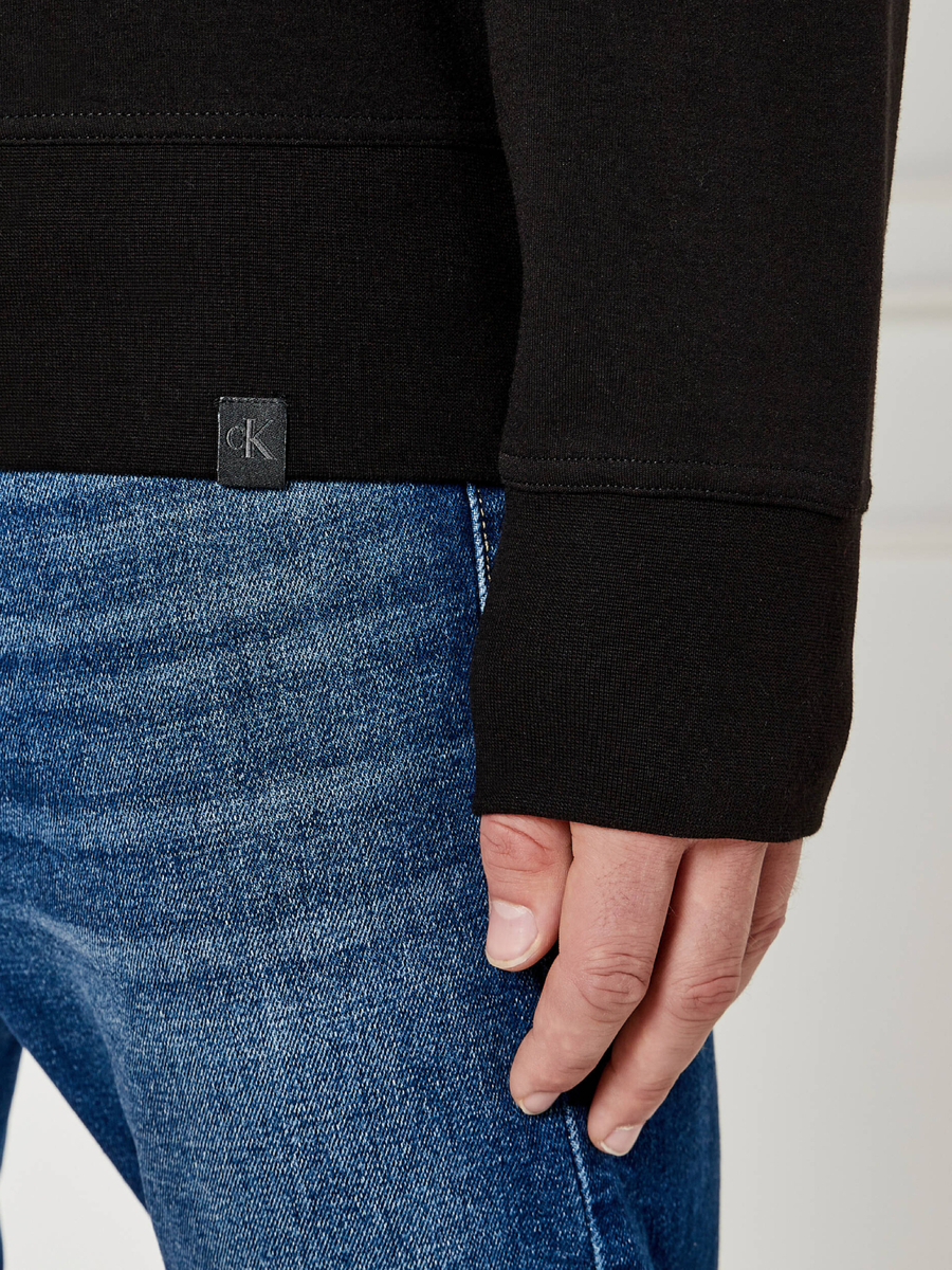 detail Calvin Klein pánská černá mikina