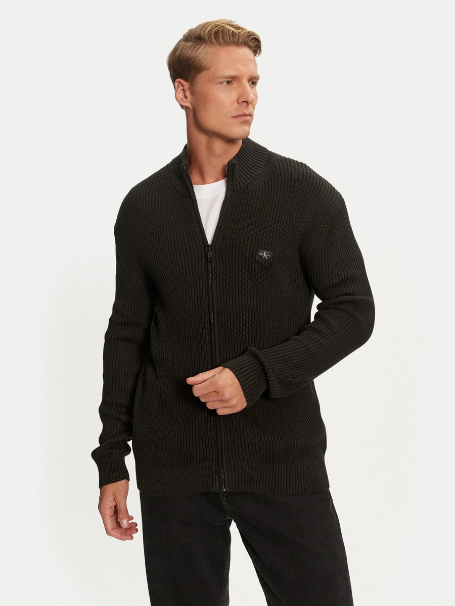 detail Calvin Klein pánský černý svetr