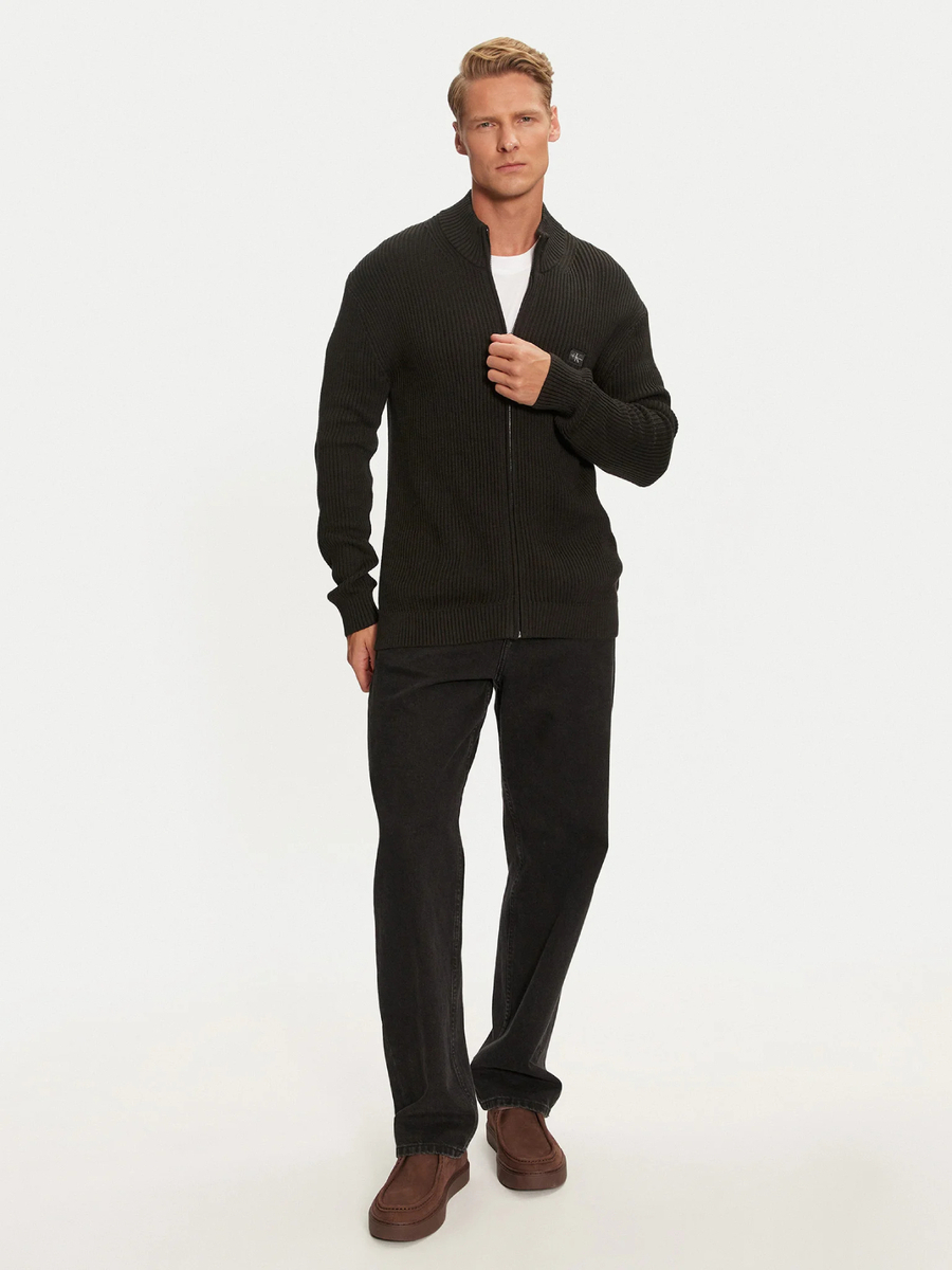 detail Calvin Klein pánský černý svetr