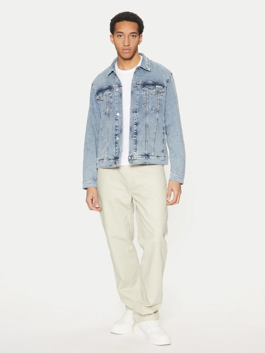 detail Calvin Klein pánská modrá džínová bunda