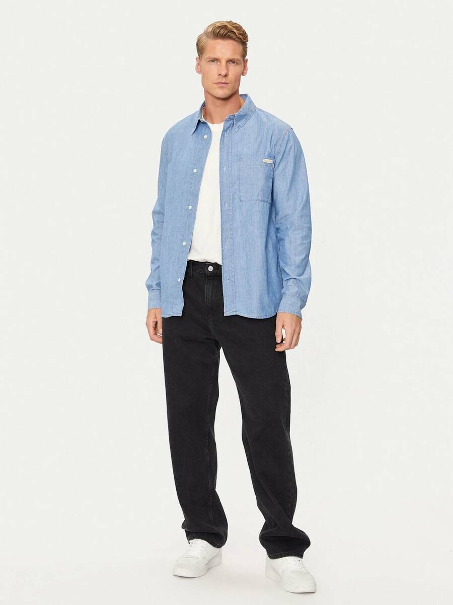 detail Calvin Klein pánská modrá košile