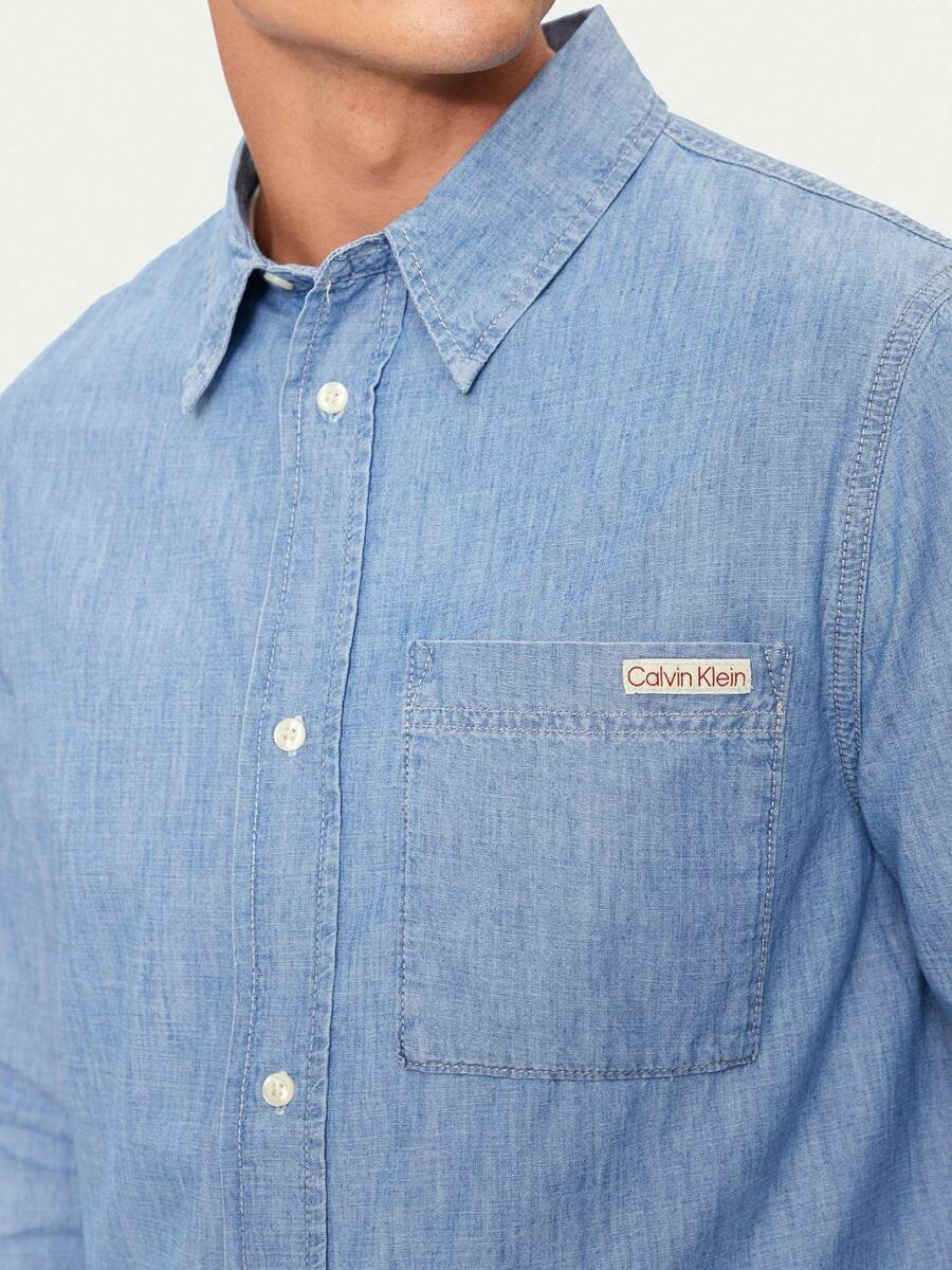 detail Calvin Klein pánská modrá košile