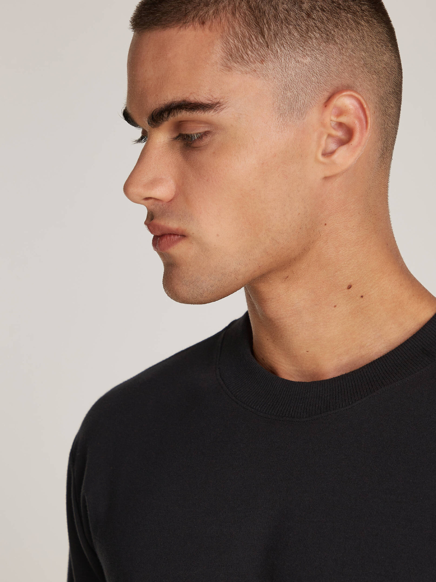 detail Calvin Klein pánské černé tričko