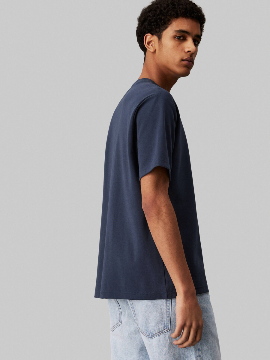 detail Calvin Klein pánské modré tričko