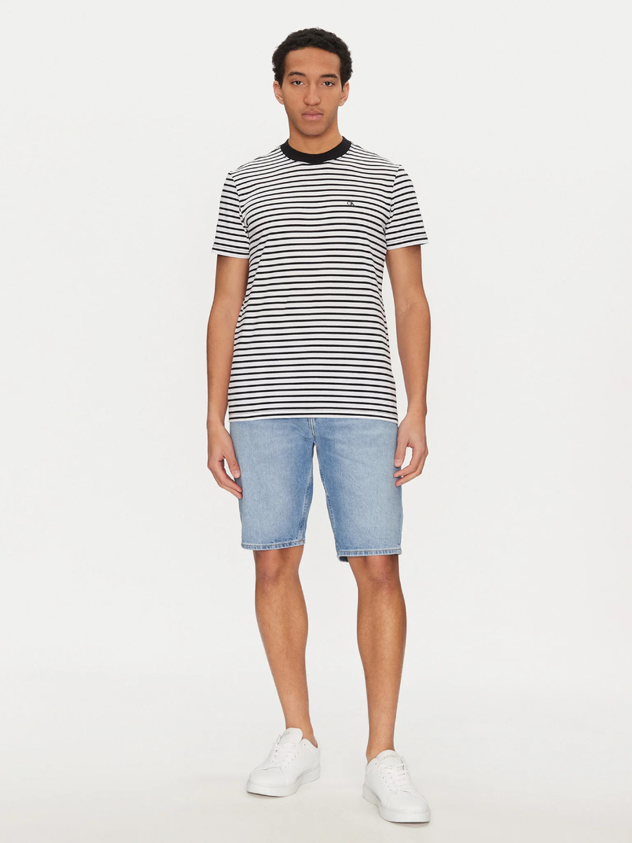 detail Calvin Klein pánské černobílé pruhované tričko