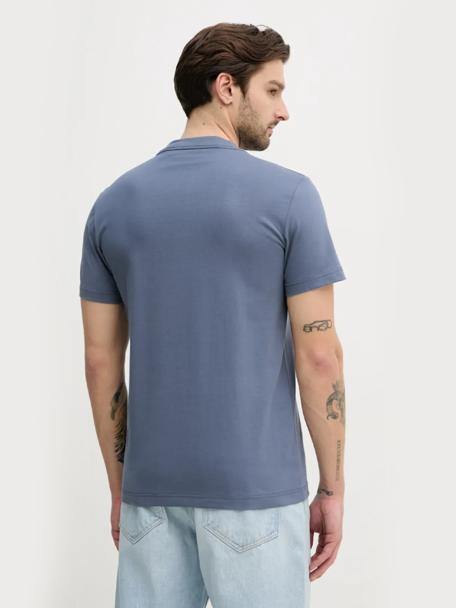 detail Calvin Klein pánské modré tričko