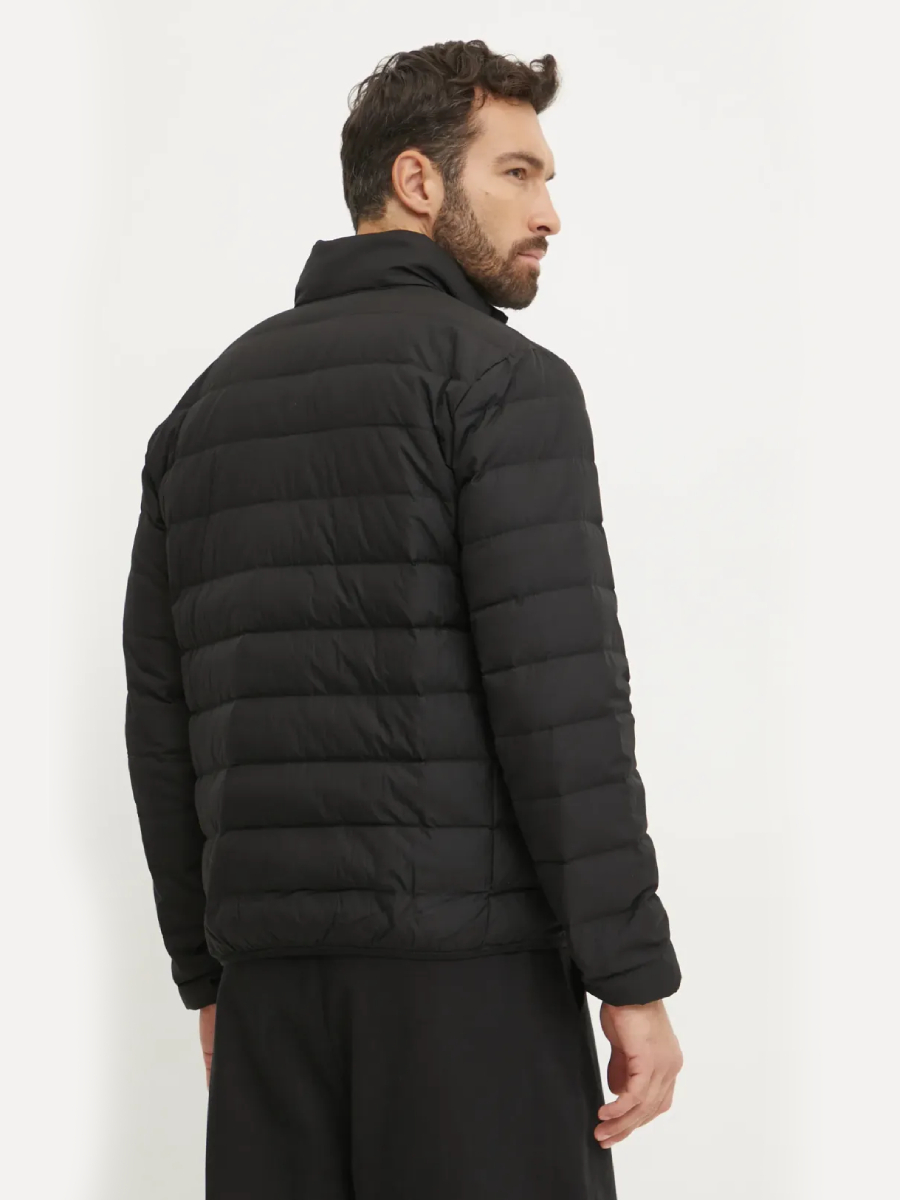 detail Calvin Klein pánská černá bunda