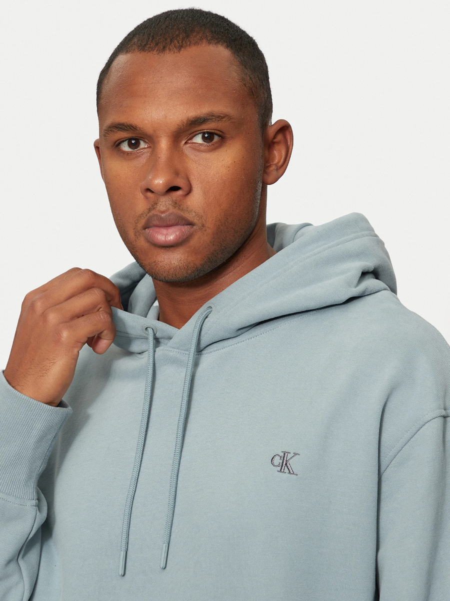 detail Calvin Klein pánská modrá mikina