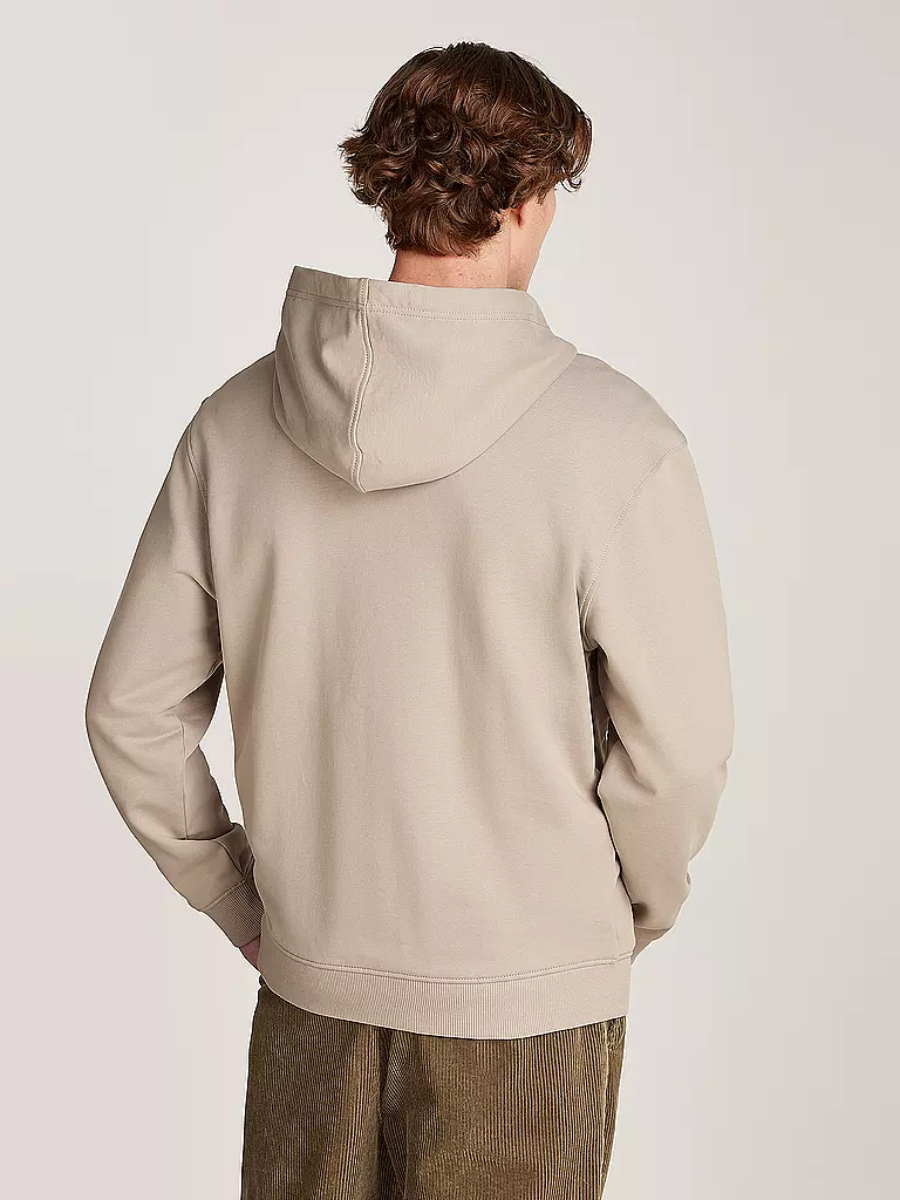 detail Calvin Klein pánská béžová mikina