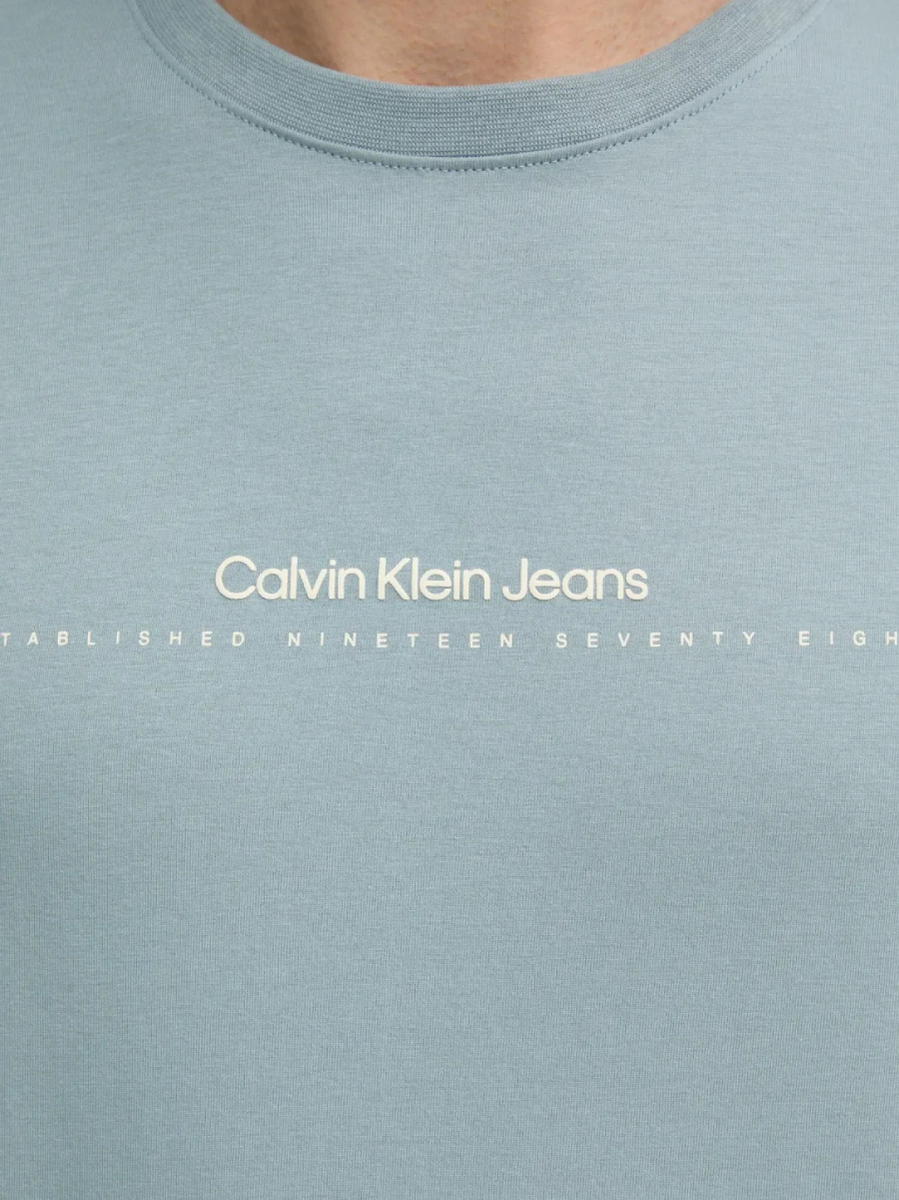 detail Calvin Klein pánské modré tričko