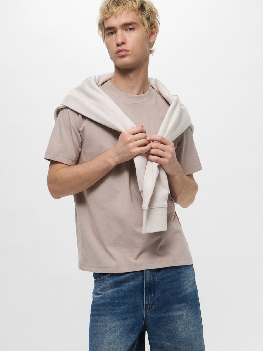 detail Calvin Klein pánské béžové tričko