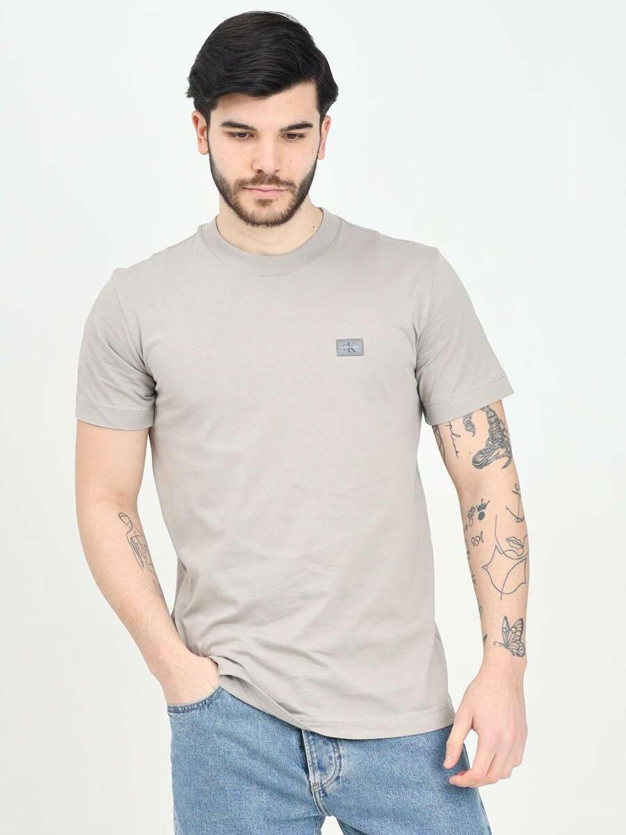 detail Calvin Klein pánské šedé tričko
