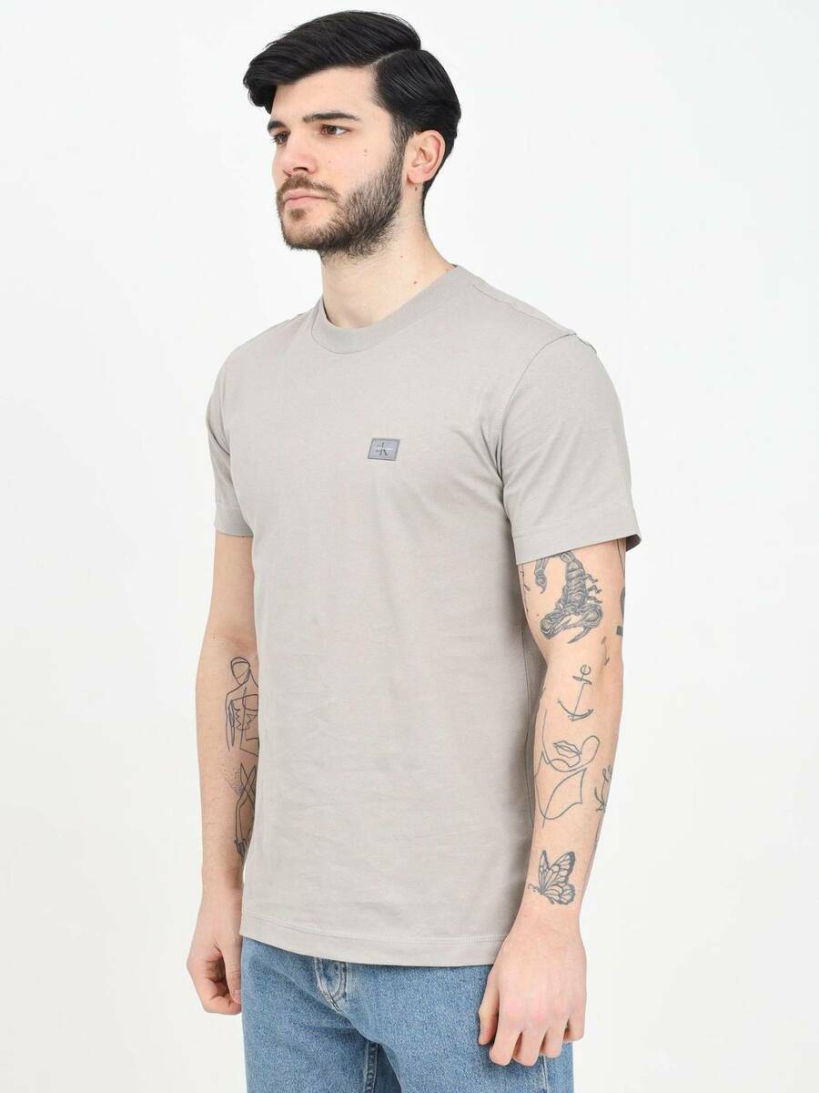 detail Calvin Klein pánské šedé tričko