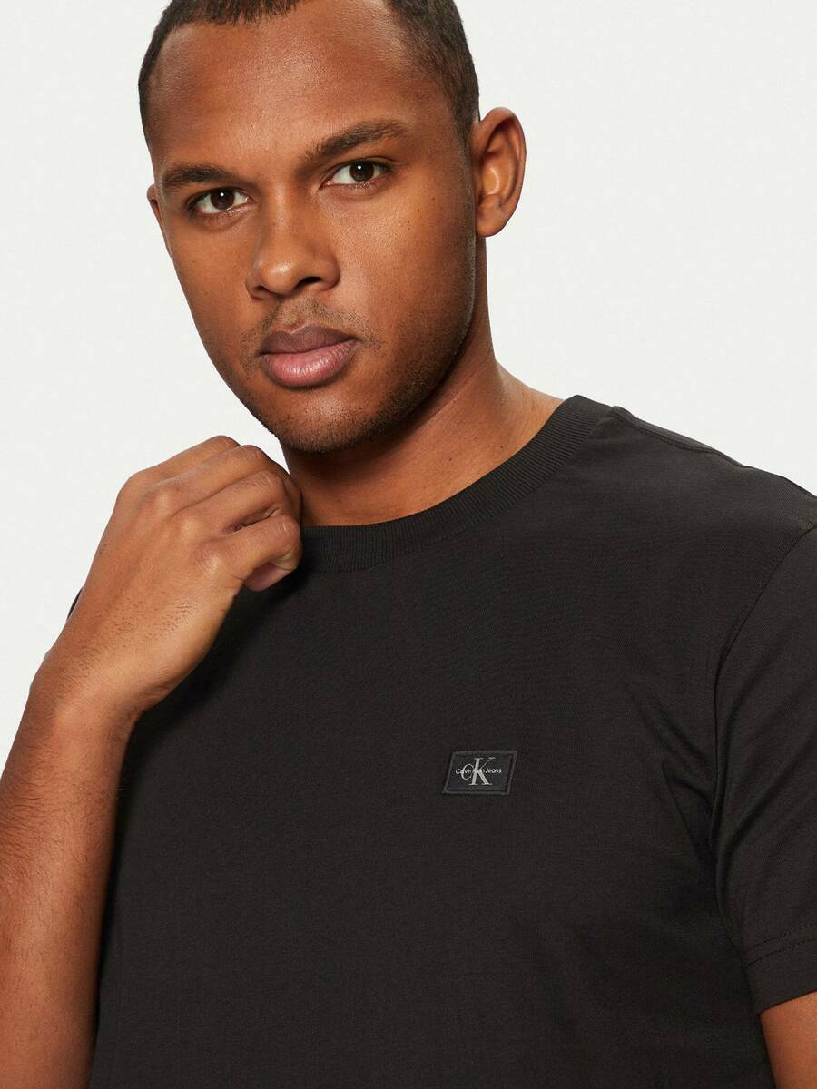 detail Calvin Klein pánské černé tričko