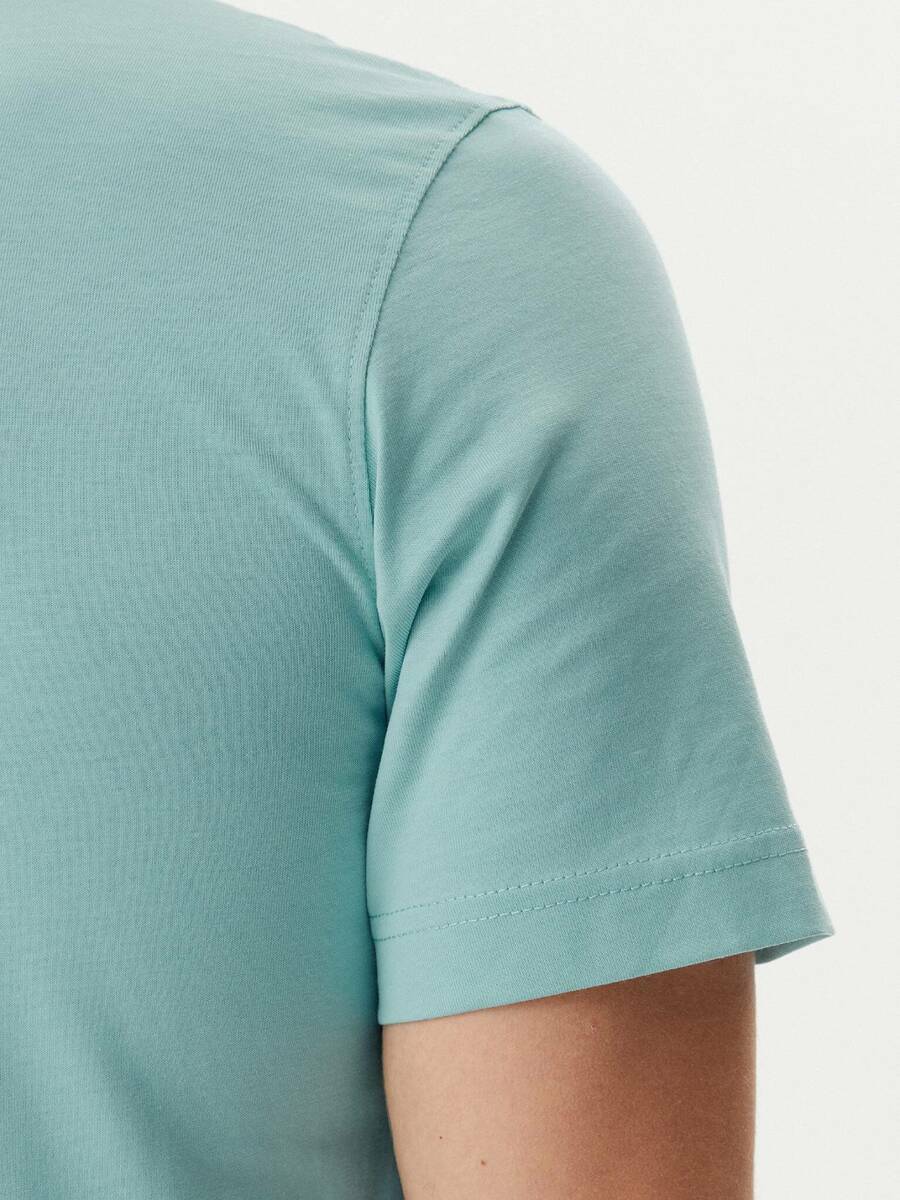 detail Calvin Klein pánské zelené tričko